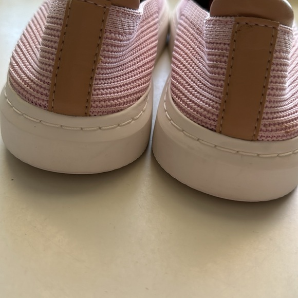 New UGG  Loafers. Pink. Size 7.5. - Picture 6 of 9